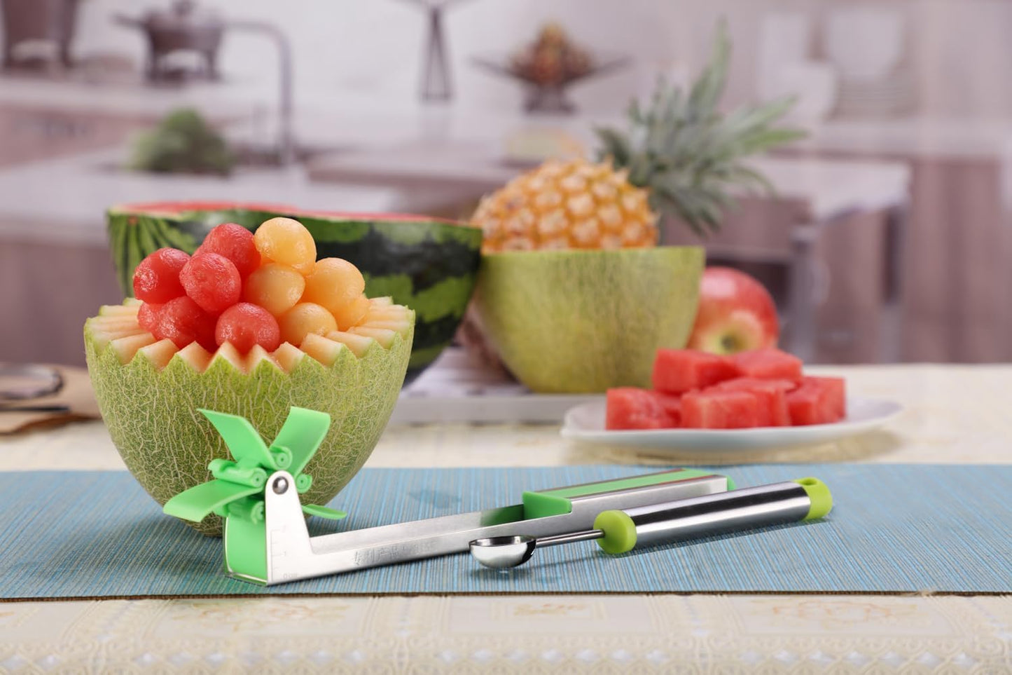 "Windmill-Shaped Watermelon Cutter: Plastic Slicer for Effortless Watermelon Cutting and Power Saving"