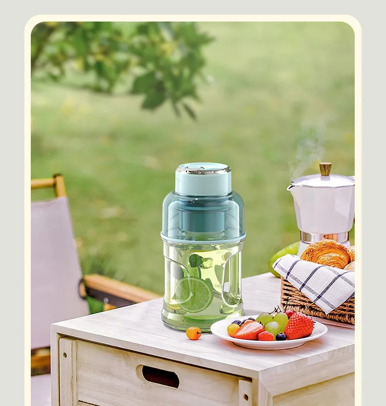 PowerBlend Pro: Cordless Mini Juicer with 1600ml Capacity – Squeeze Freshness Anywhere!"